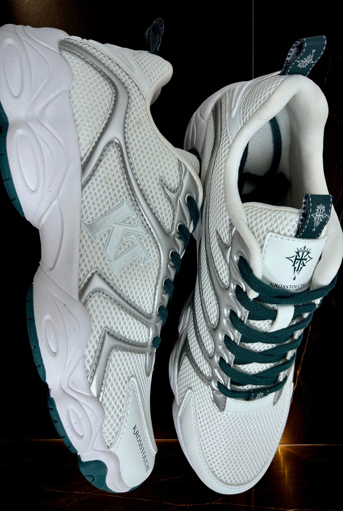 KROSSTOUCHE® CROWN RUNNER 01 luxury sneaker in white and deep emerald green, front and side view
